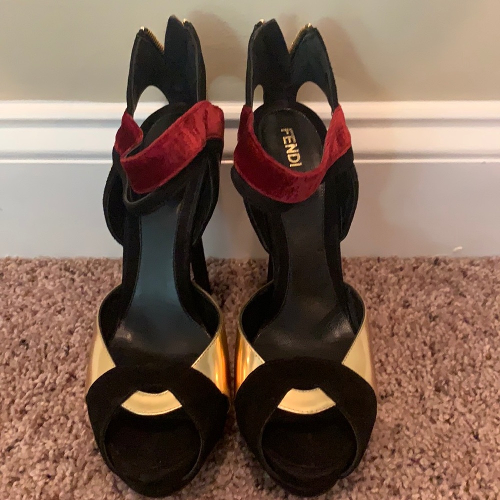 Perfect! AUTHENTIC FENDI PUMP